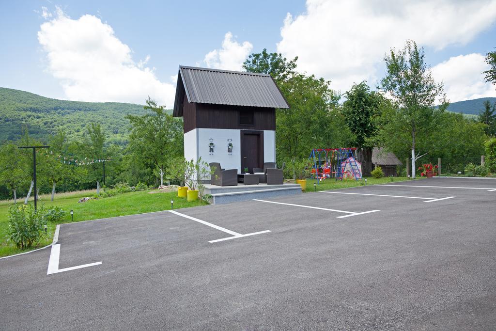Apartment Petra I Nikola Selište Drežničko Exterior foto